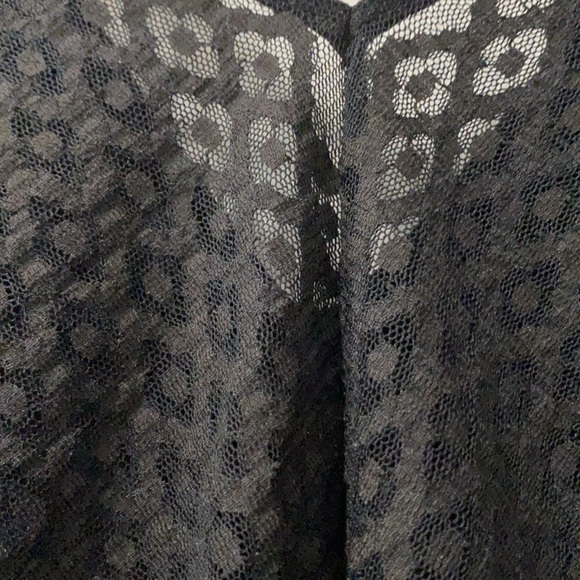 Guess brand small lace style blouse - Picture 4 of 5